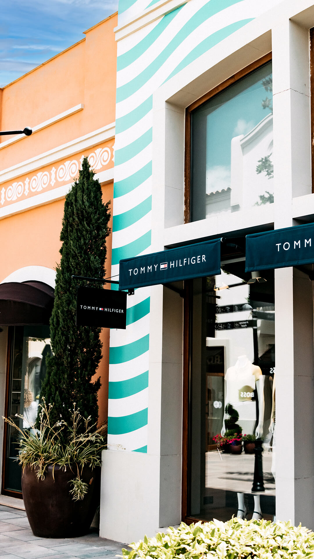 tommy hilfiger store window in mallorca
